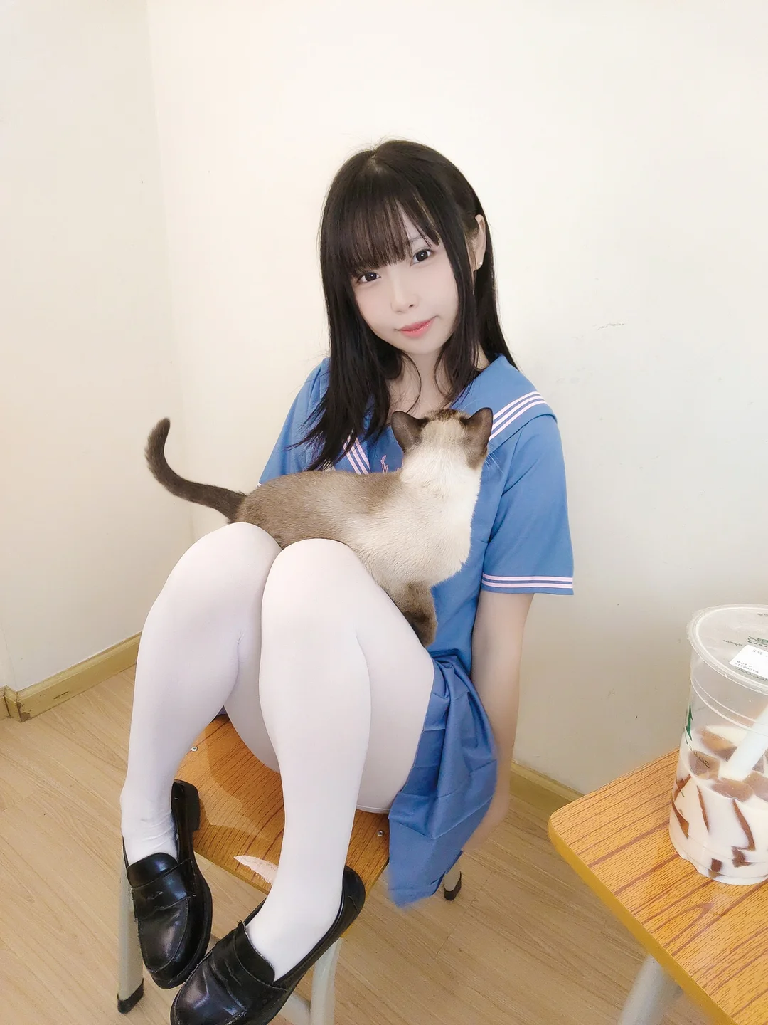 十万珍吱伏特 - 撸猫日记 [102P,1V-305MB] tg@simisebaisi 【丝足阁】070.webp